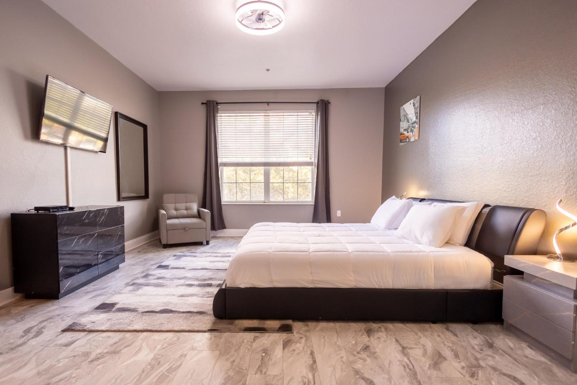 Parks- International Dr - Luxury Condominium- Fully Equipped - 3bed & 2 Bath- Apartment *