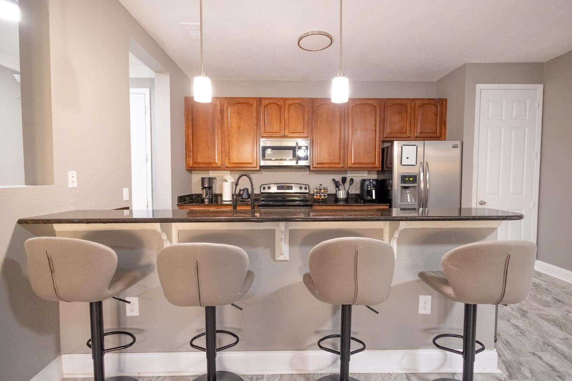Parks- International Dr - Luxury Condominium- Fully Equipped - 3bed & 2 Bath- * Orlando