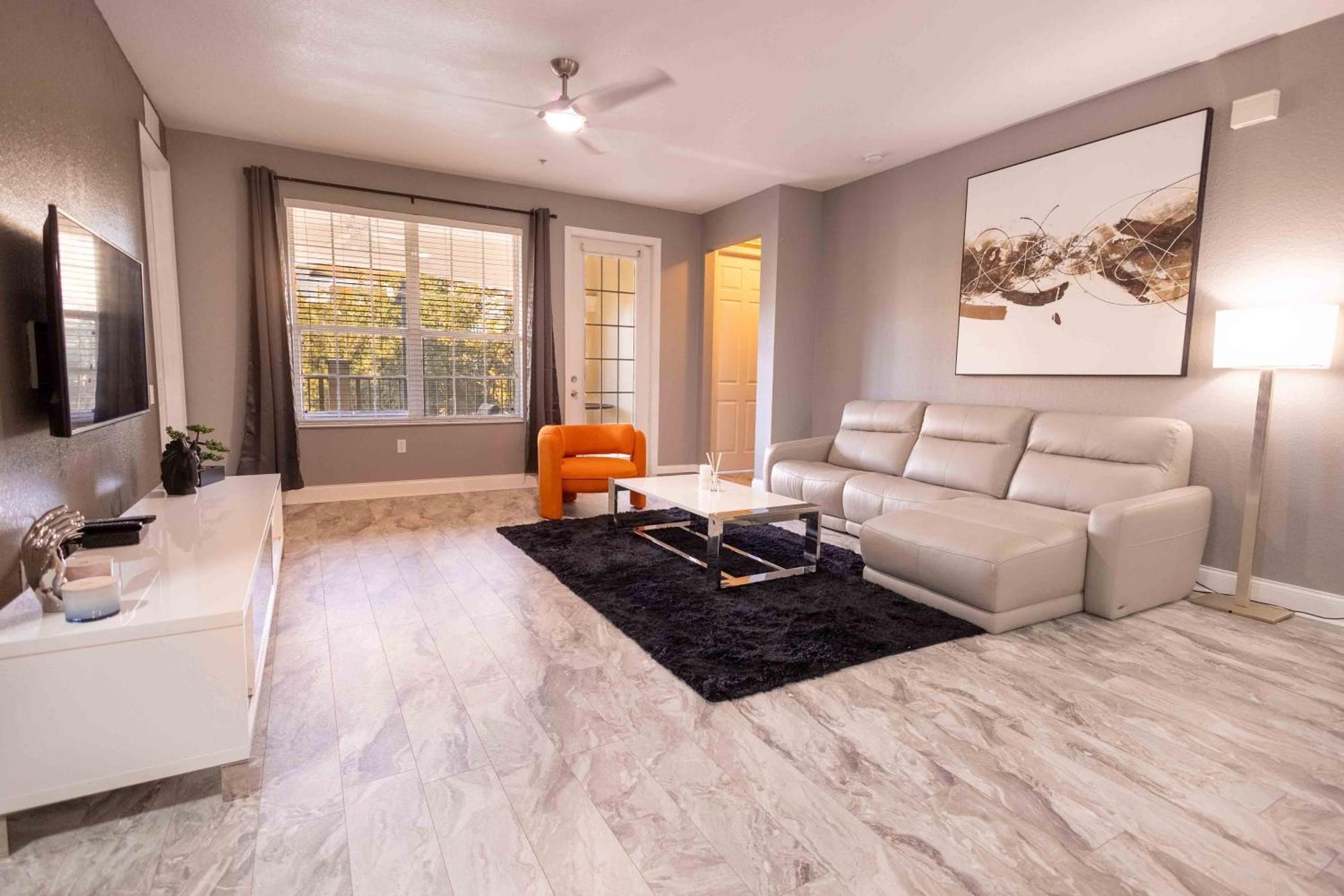 Parks- International Dr - Luxury Condominium- Fully Equipped - 3bed & 2 Bath-