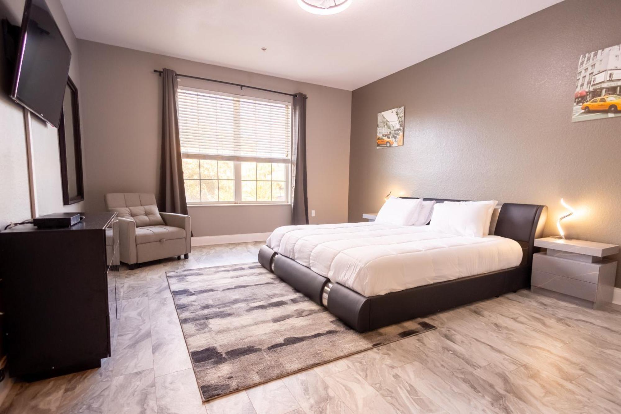 Parks- International Dr - Luxury Condominium- Fully Equipped - 3bed & 2 Bath- * Orlando