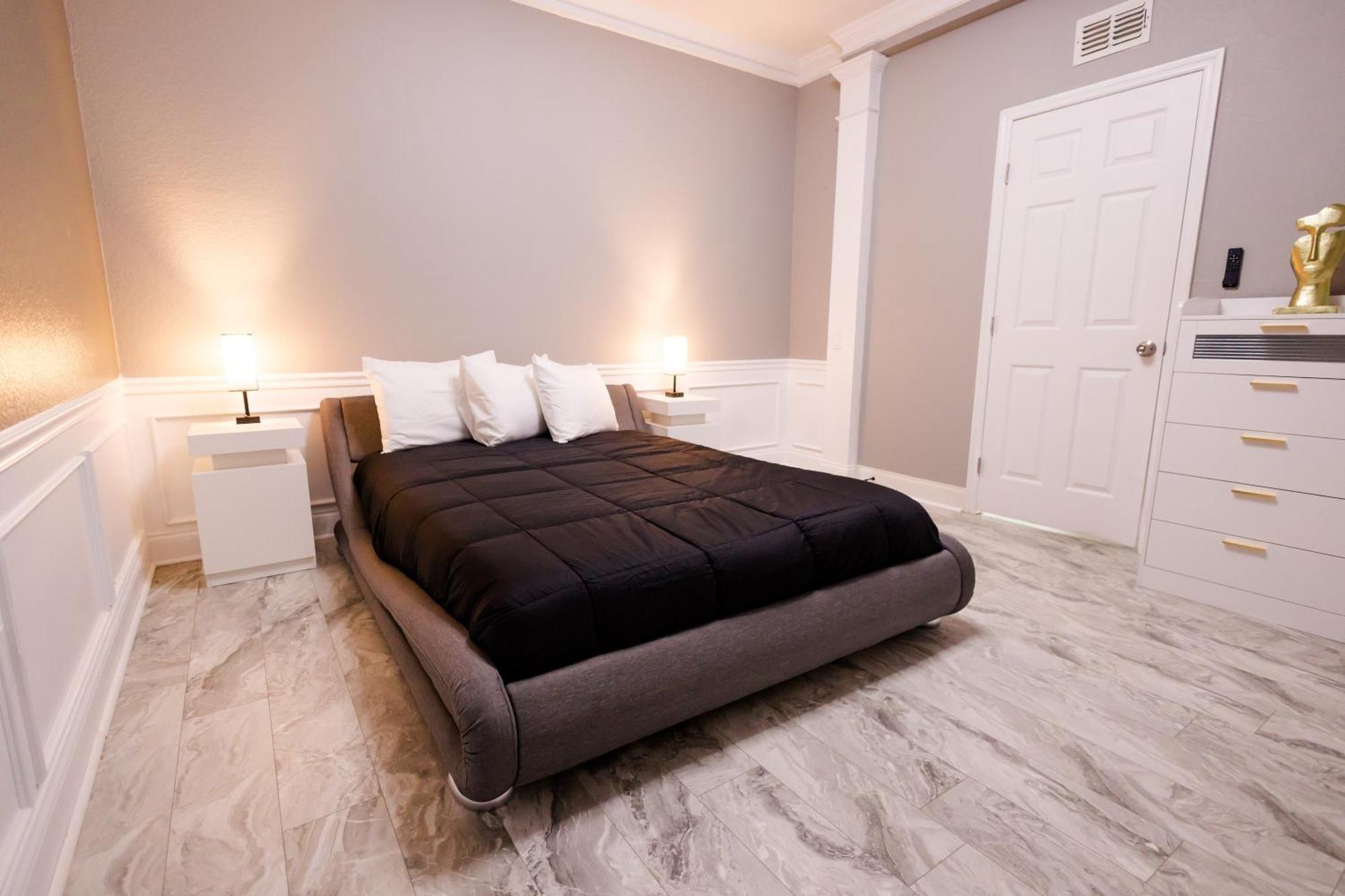 Apartment Parks- International Dr - Luxury Condominium- Fully Equipped - 3bed & 2 Bath- *