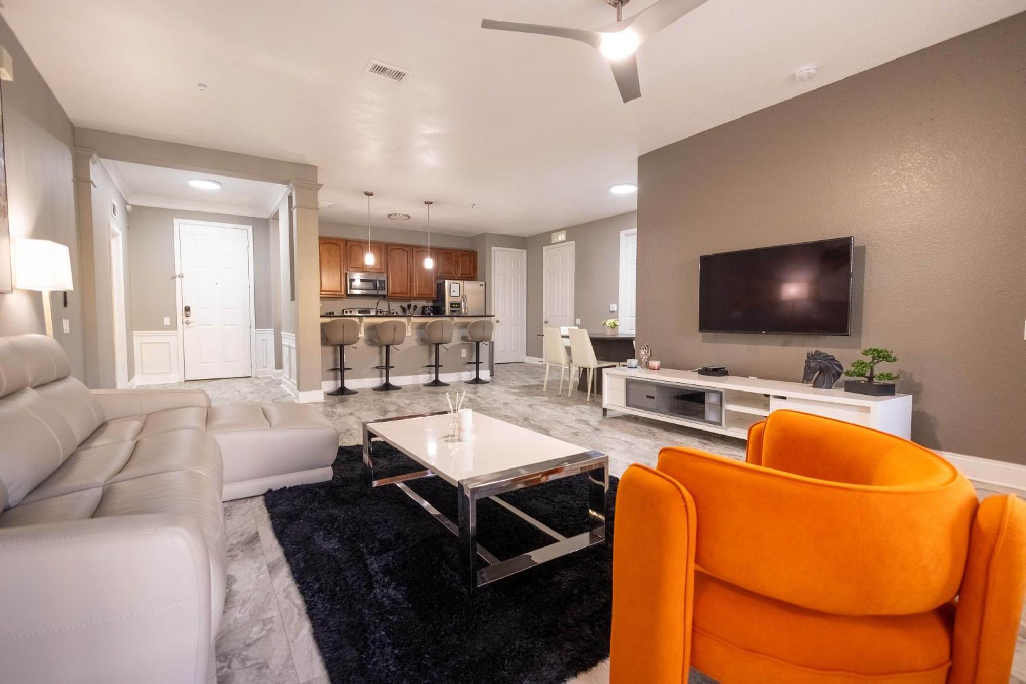 Parks- International Dr - Luxury Condominium- Fully Equipped - 3bed & 2 Bath- * Orlando