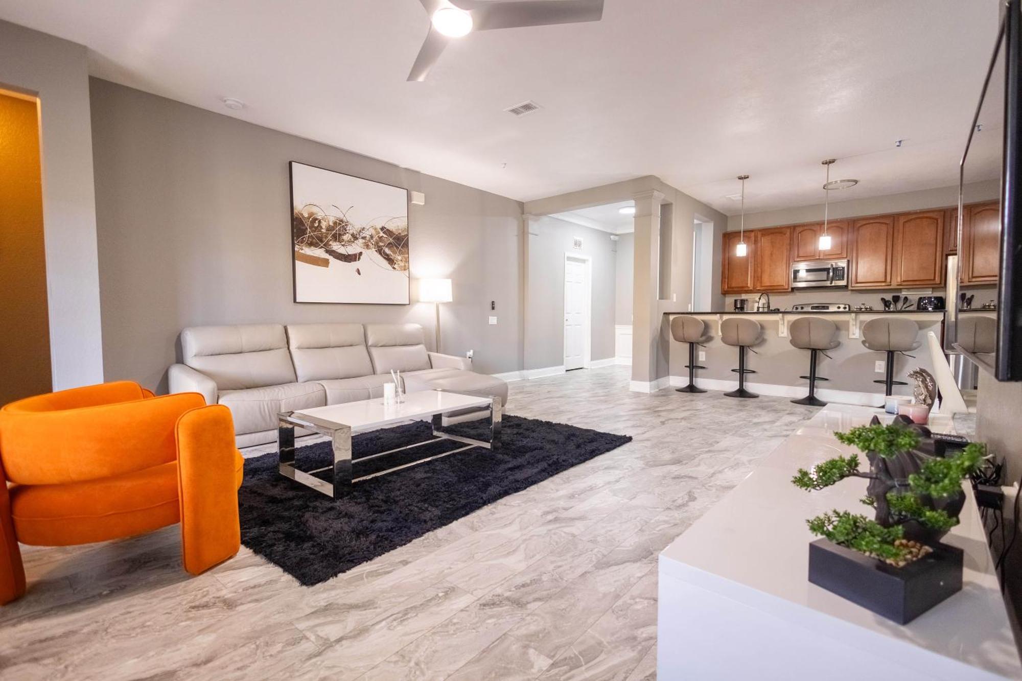 Apartment Parks- International Dr - Luxury Condominium- Fully Equipped - 3bed & 2 Bath-