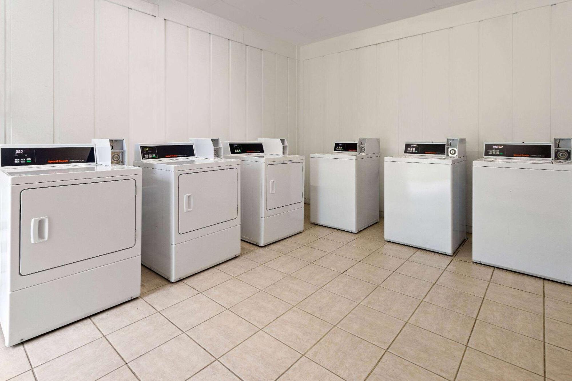 Days By Wyndham Pierce Midtown Hotel Fort Pierce