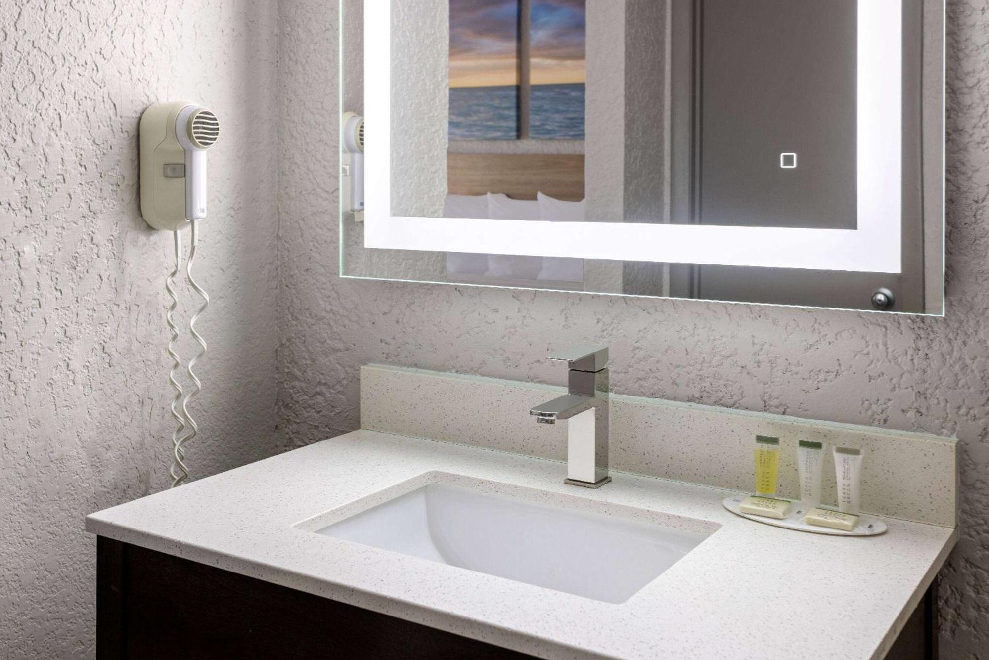 Days By Wyndham Pierce Midtown 2*