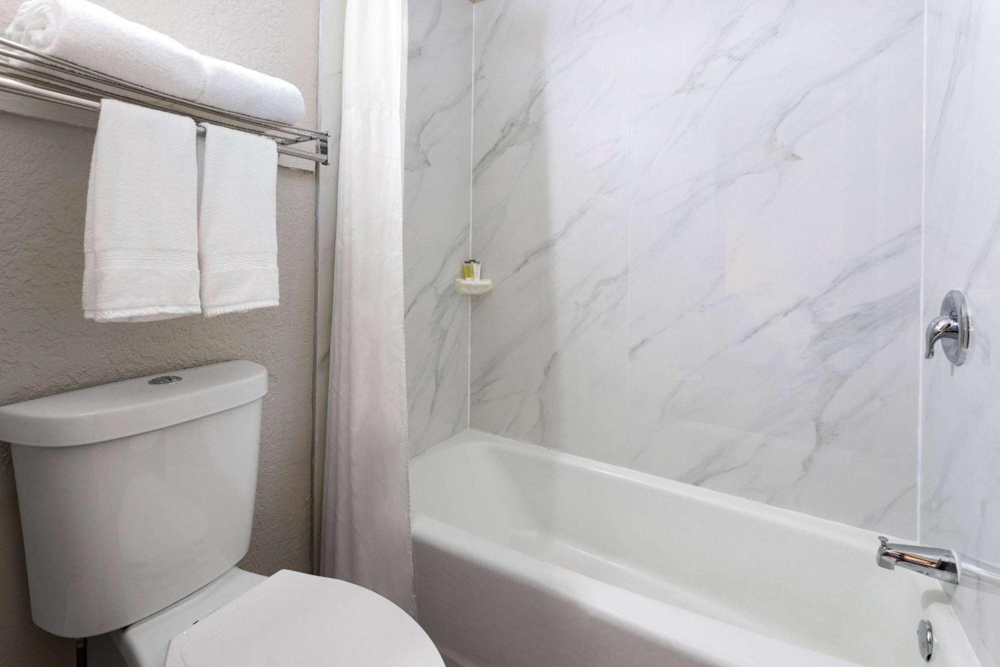 Days By Wyndham Pierce Midtown Fort Pierce
