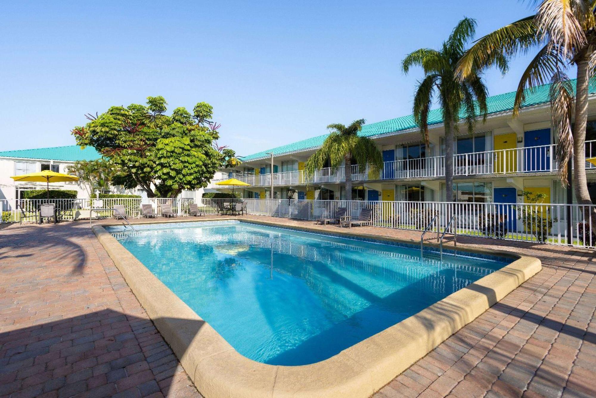 Days By Wyndham Pierce Midtown Hotel 2*