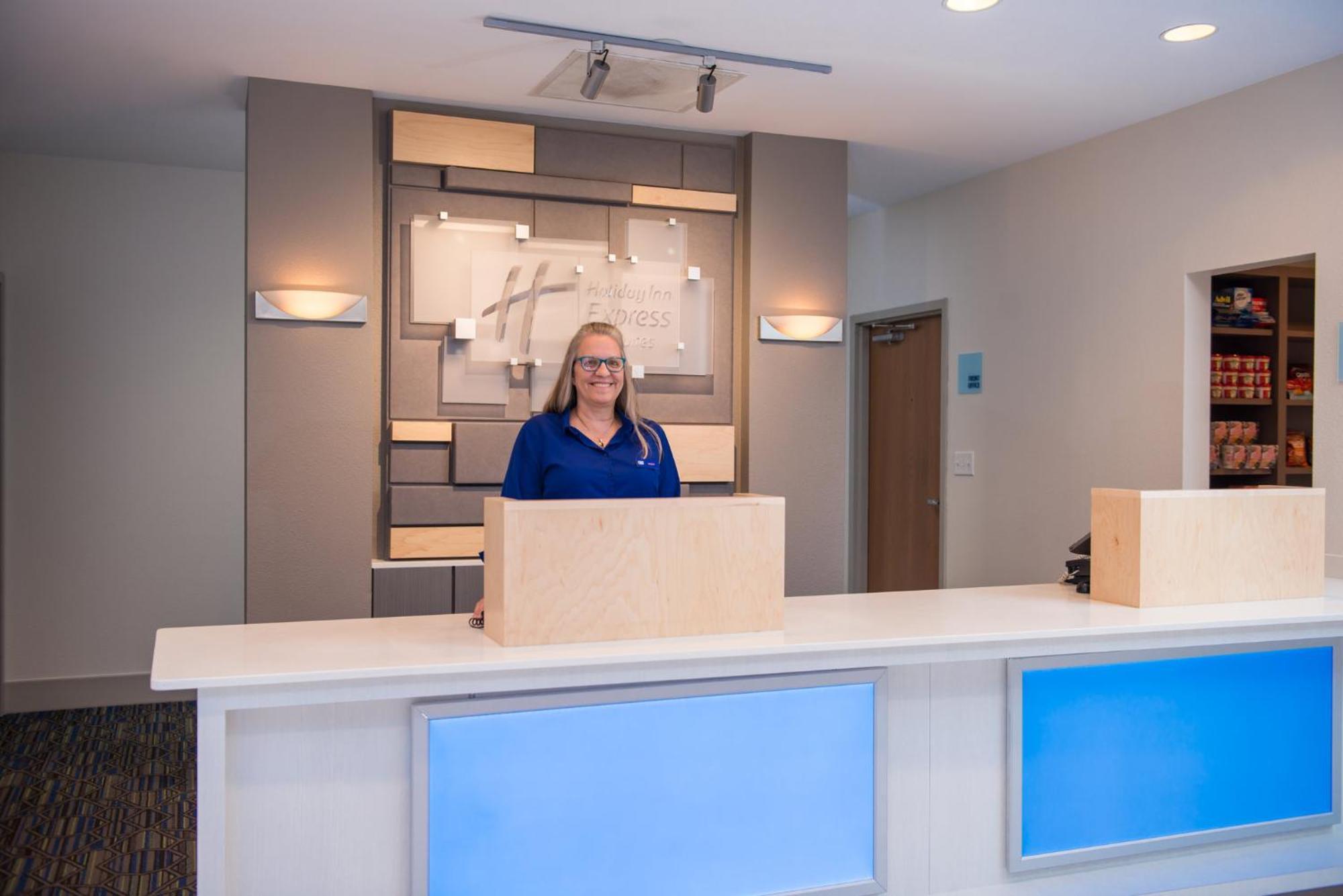 Hotel Express & Tampa-anderson Road-veterans Exp By Ihg