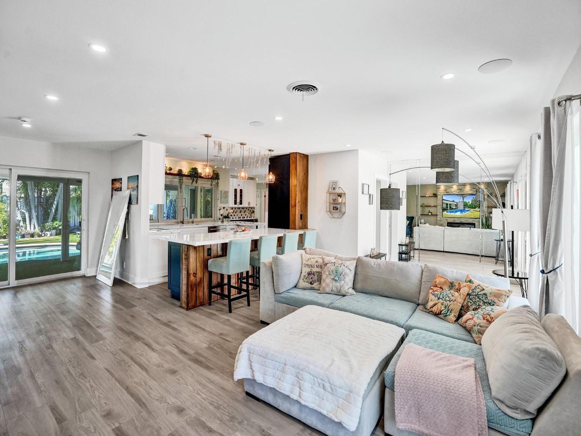 Amazing 5 Bed House W Pool, Jacuzzi And Your Own Boat Lighthouse Point