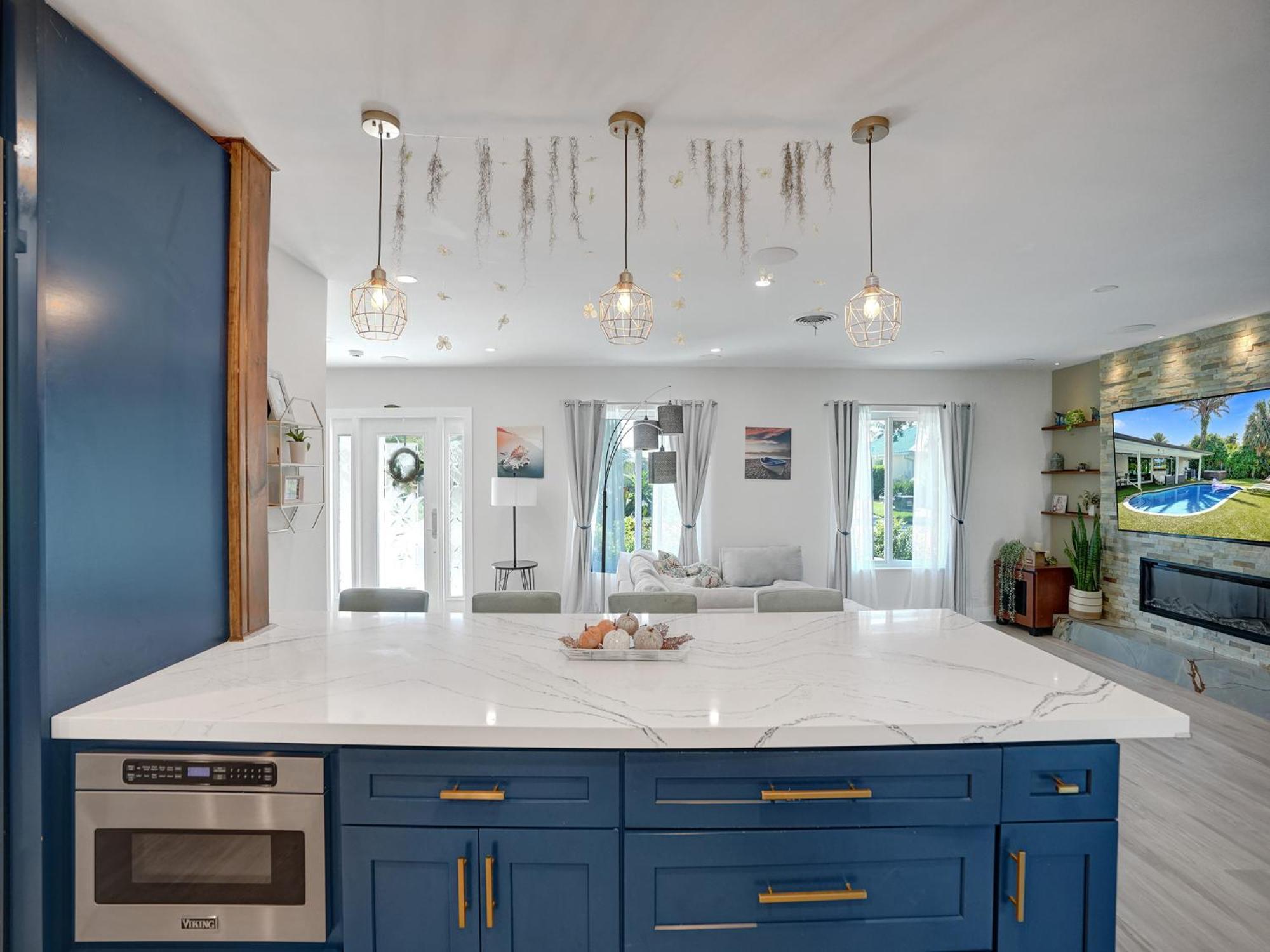 Amazing 5 Bed House W Pool, Jacuzzi And Your Own Boat Lighthouse Point