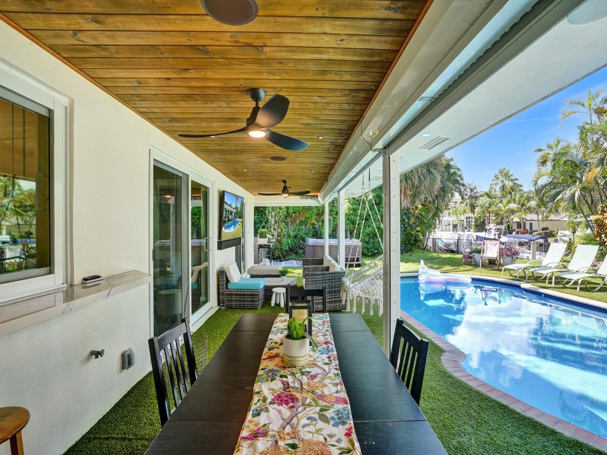 Holiday home Amazing 5 Bed House W Pool, Jacuzzi And Your Own Boat