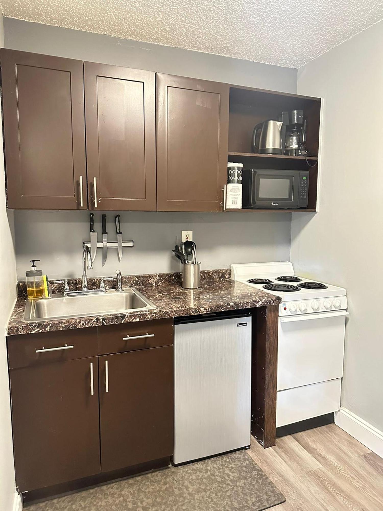 Sheridan Apartment *