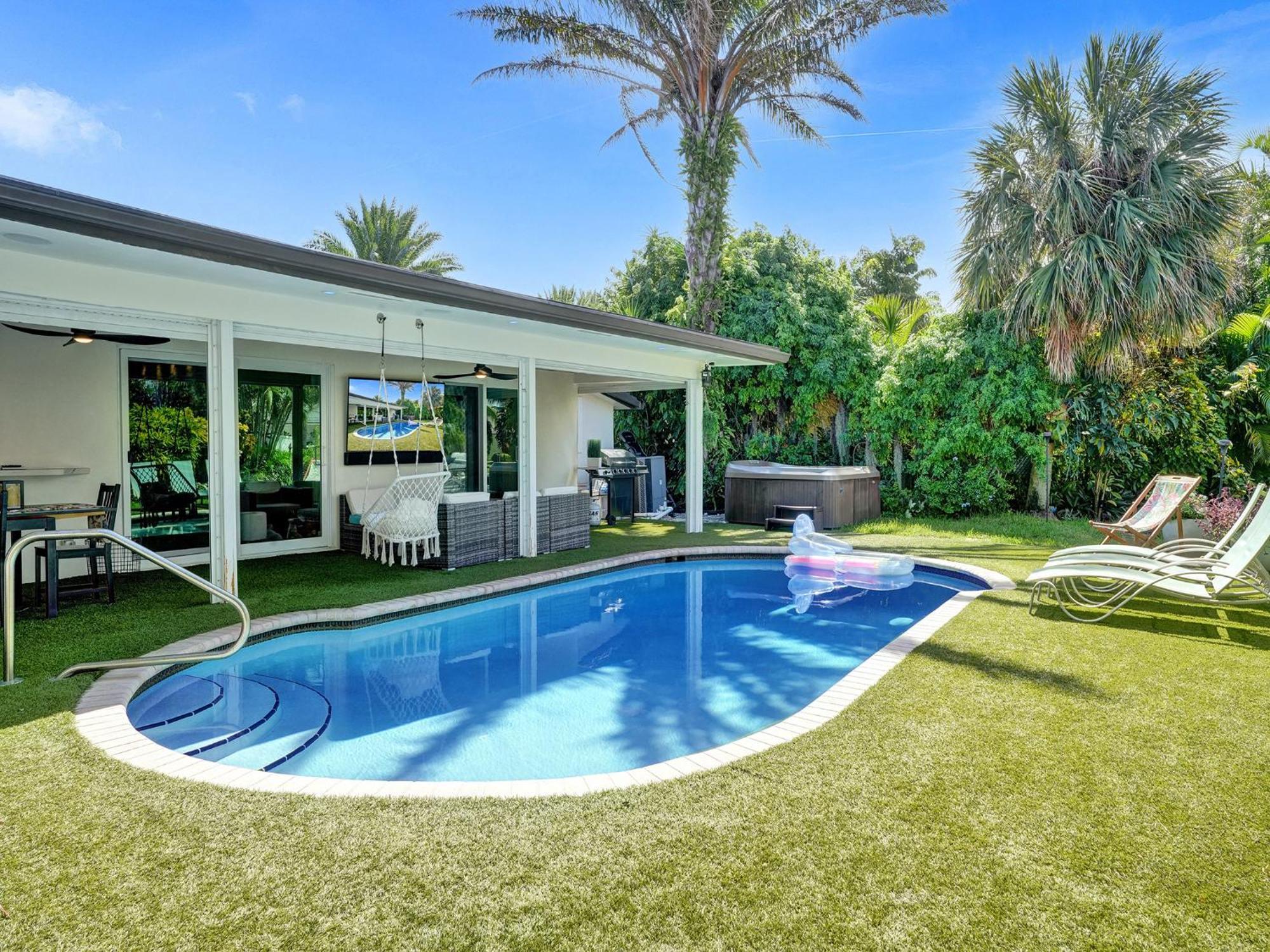 Holiday home Amazing 5 Bed House W Pool, Jacuzzi And Your Own Boat Lighthouse Point