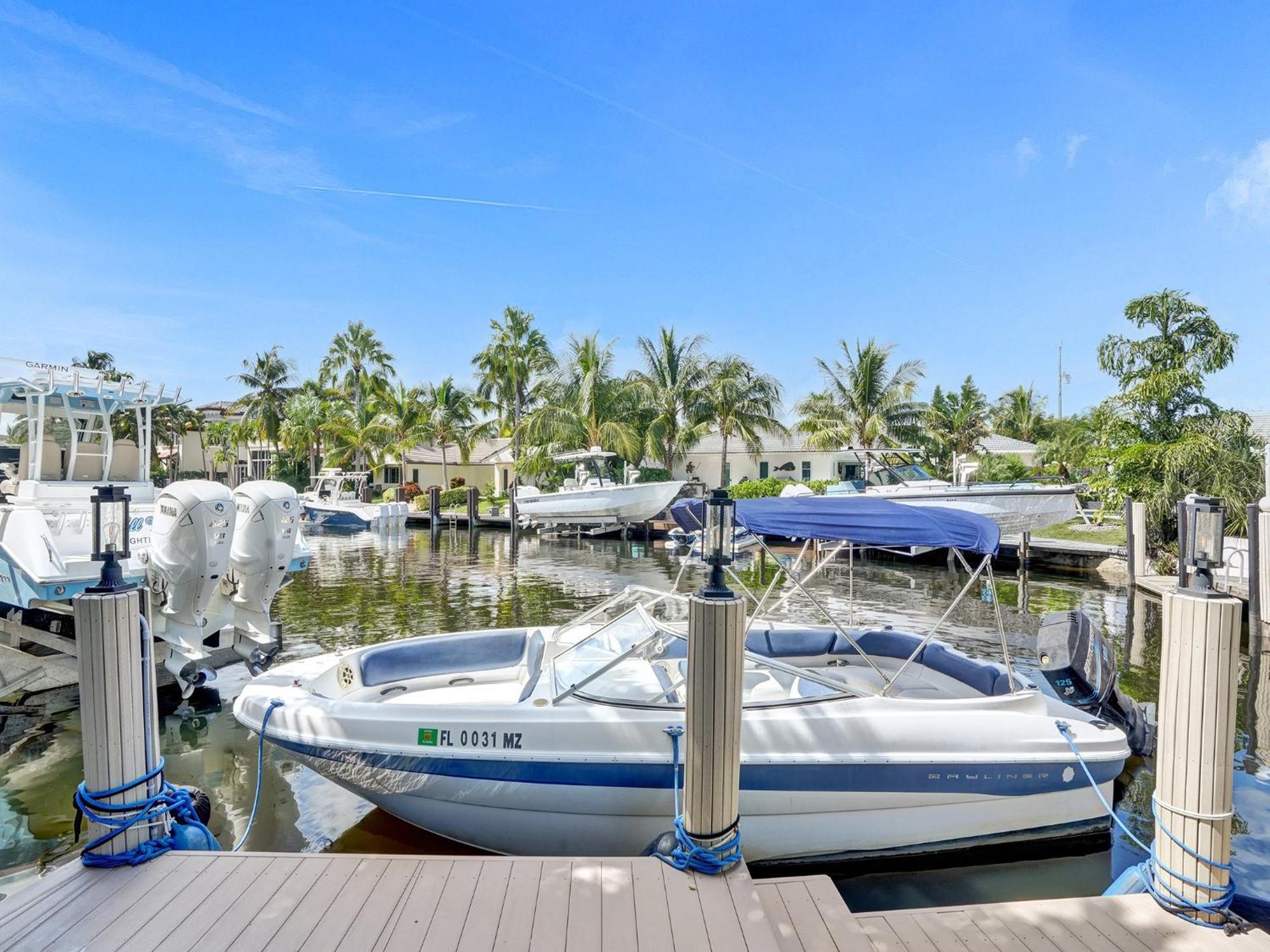Amazing 5 Bed House W Pool, Jacuzzi And Your Own Boat *