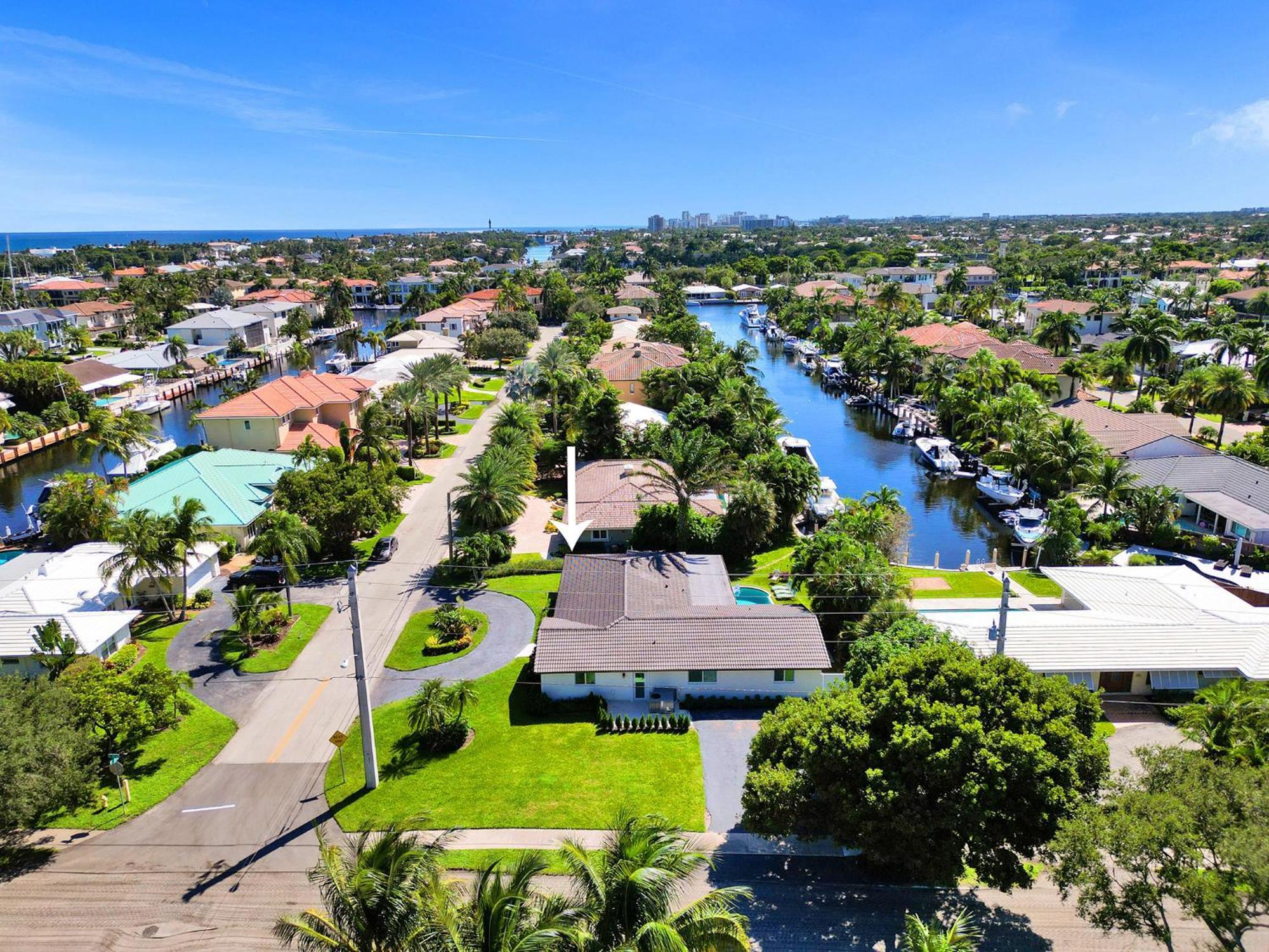 Amazing 5 Bed House W Pool, Jacuzzi And Your Own Boat Holiday home