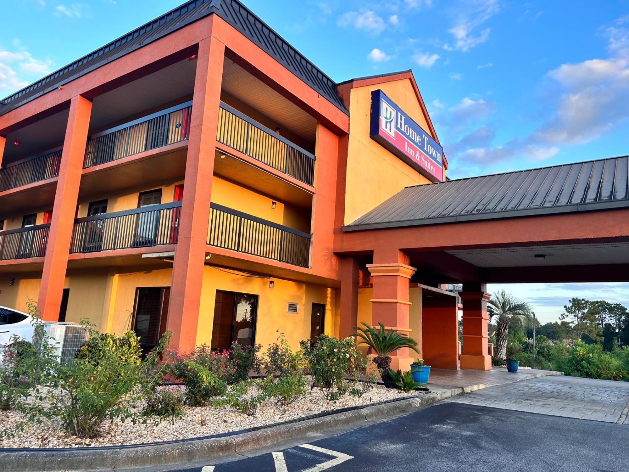 Town & Hotel 3*