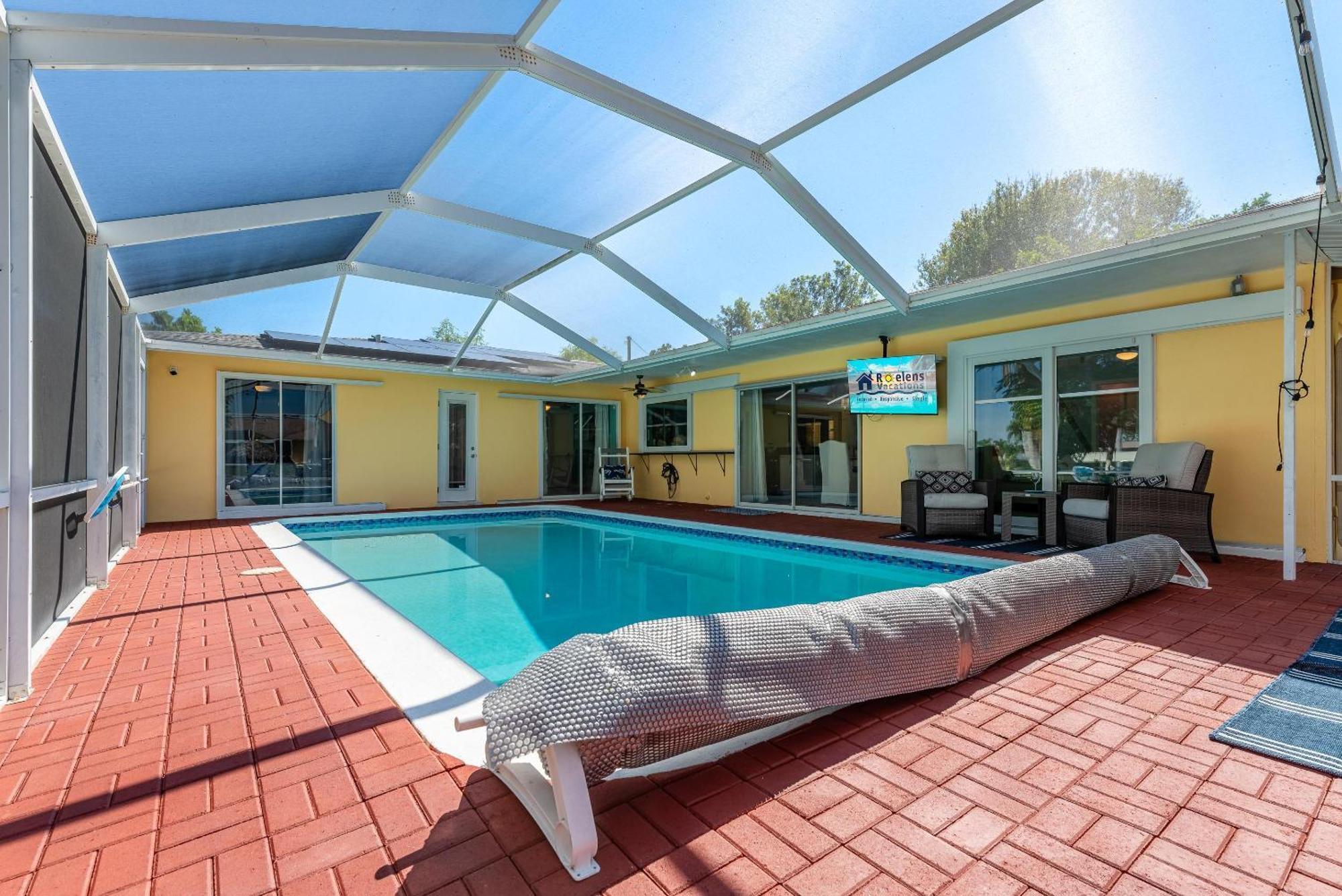 Waterfront! Oversize Corner Yard, Dock W/lift, Hot Tub & Pool - Tropical Calusa - Roelens Holiday home *