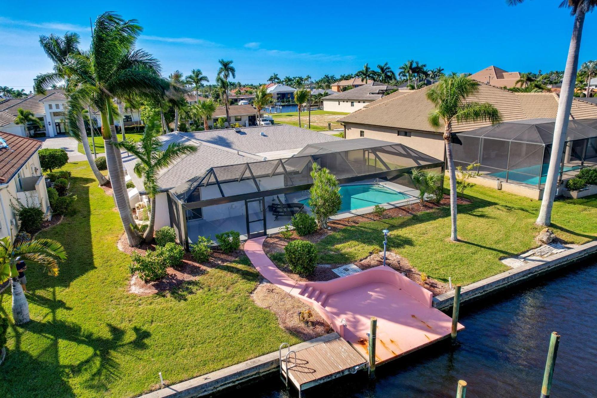 Waterfront With Private Pool! Cape Coral