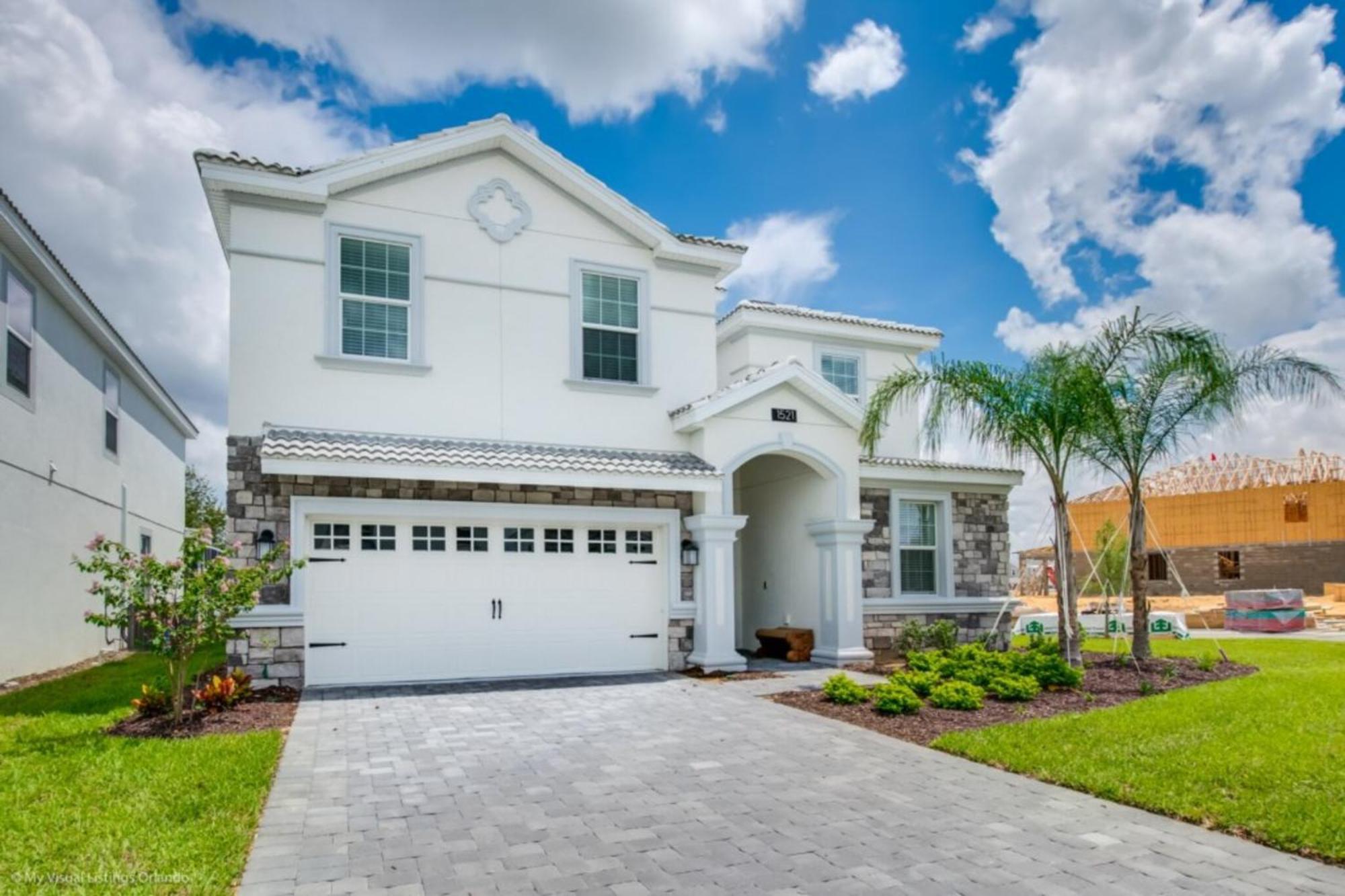 Spacious Haven For Large Families In Champion Gates