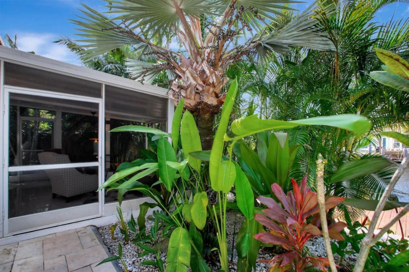 Wilton On The Water Courtyard And Heated Pool Holiday home *