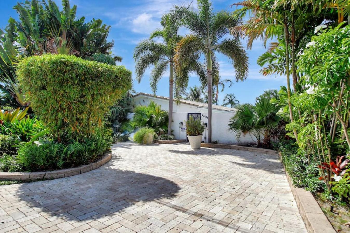 Wilton On The Water Courtyard And Heated Pool * Fort Lauderdale