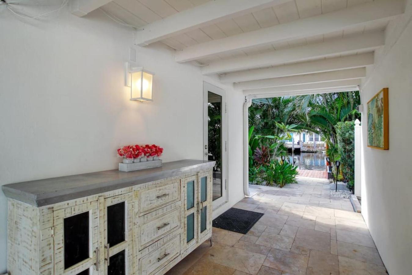 Wilton On The Water Courtyard And Heated Pool *