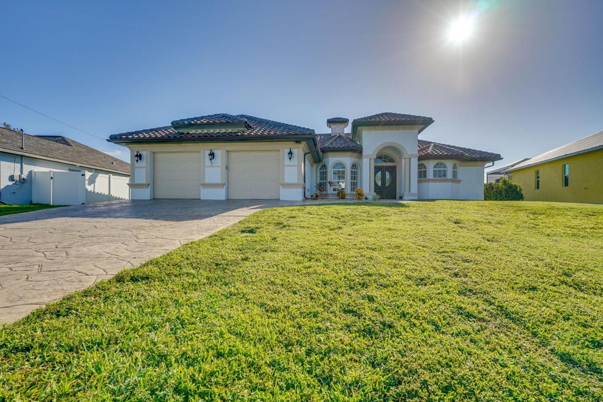Holiday home Luxe Oasis On Canal Pool And Lanai! *