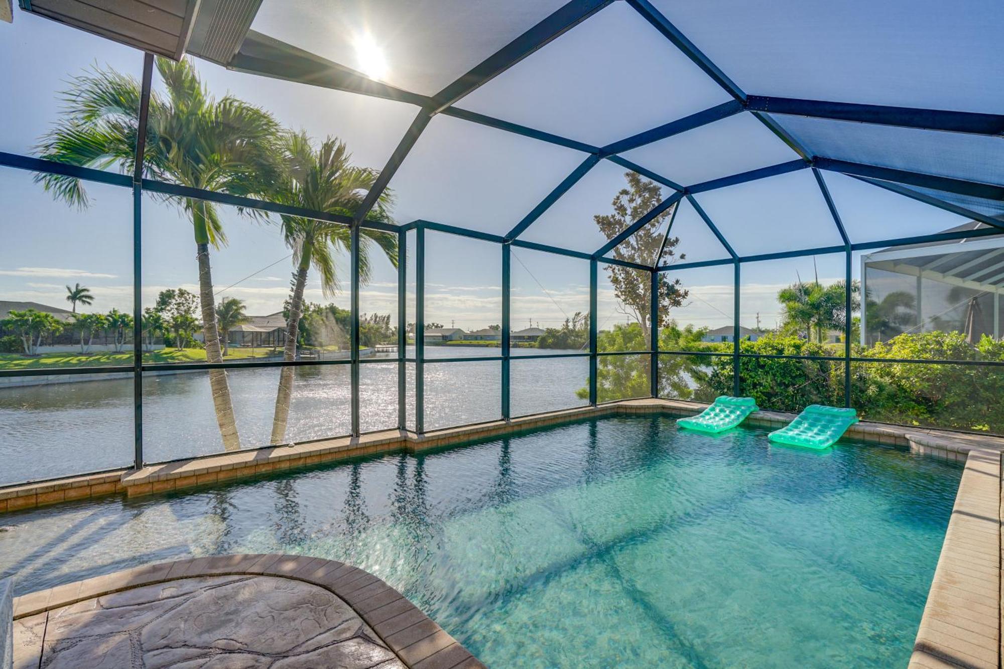 Holiday home Luxe Oasis On Canal Pool And Lanai!