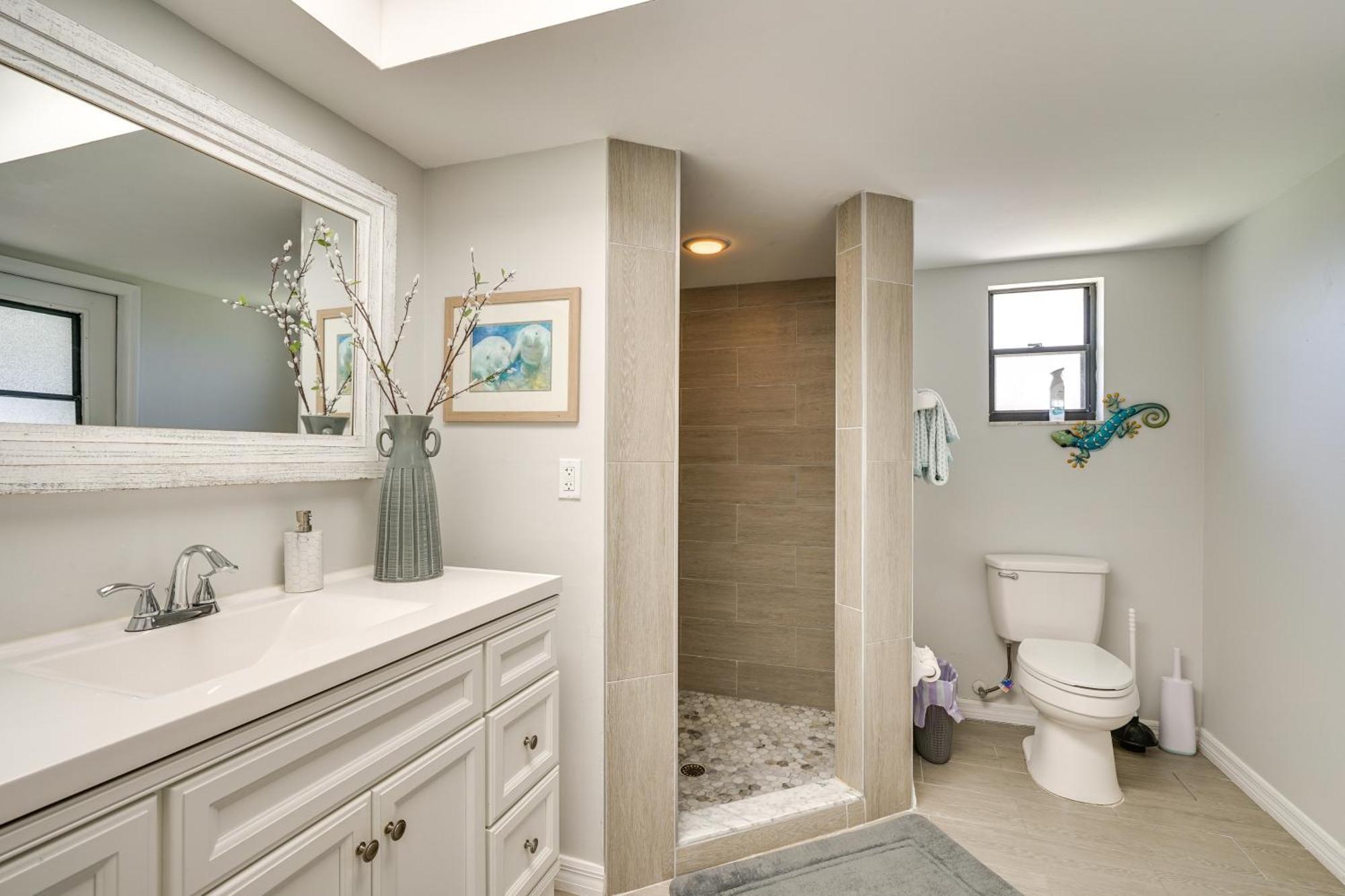 Modern With Peloton Bike And Grill In Cape Coral! Holiday home Cape Coral