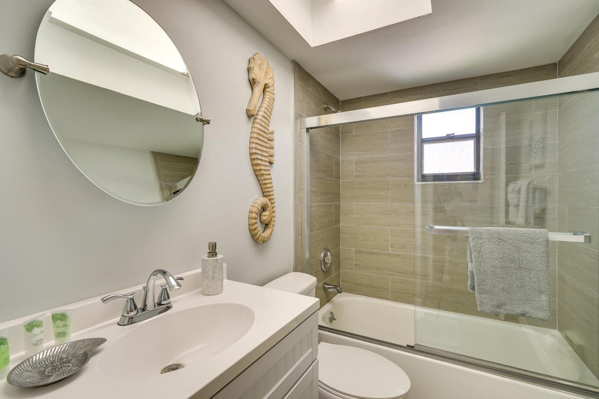Modern With Peloton Bike And Grill In Cape Coral! Cape Coral