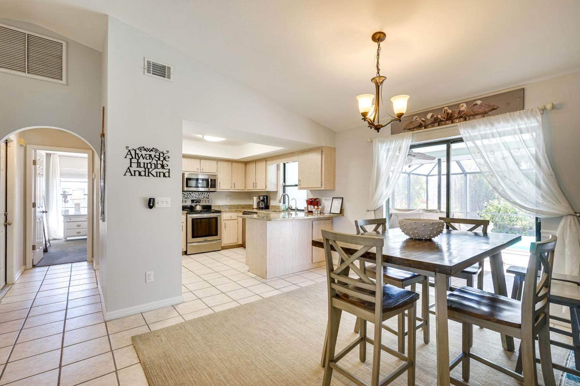 Holiday home Modern With Peloton Bike And Grill In Cape Coral! *