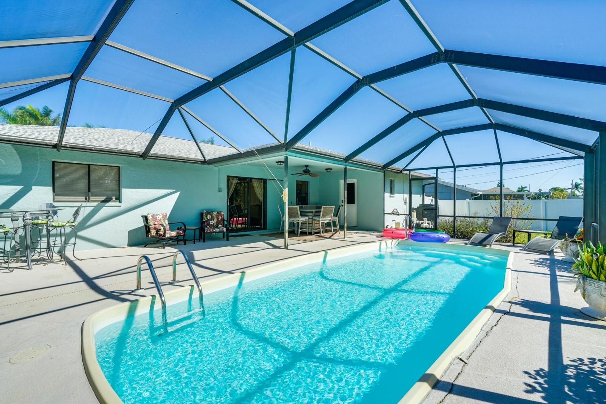 Modern With Peloton Bike And Grill In Cape Coral! Holiday home *