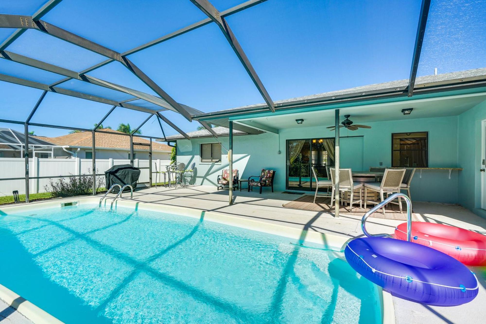 Modern With Peloton Bike And Grill In Cape Coral! Cape Coral