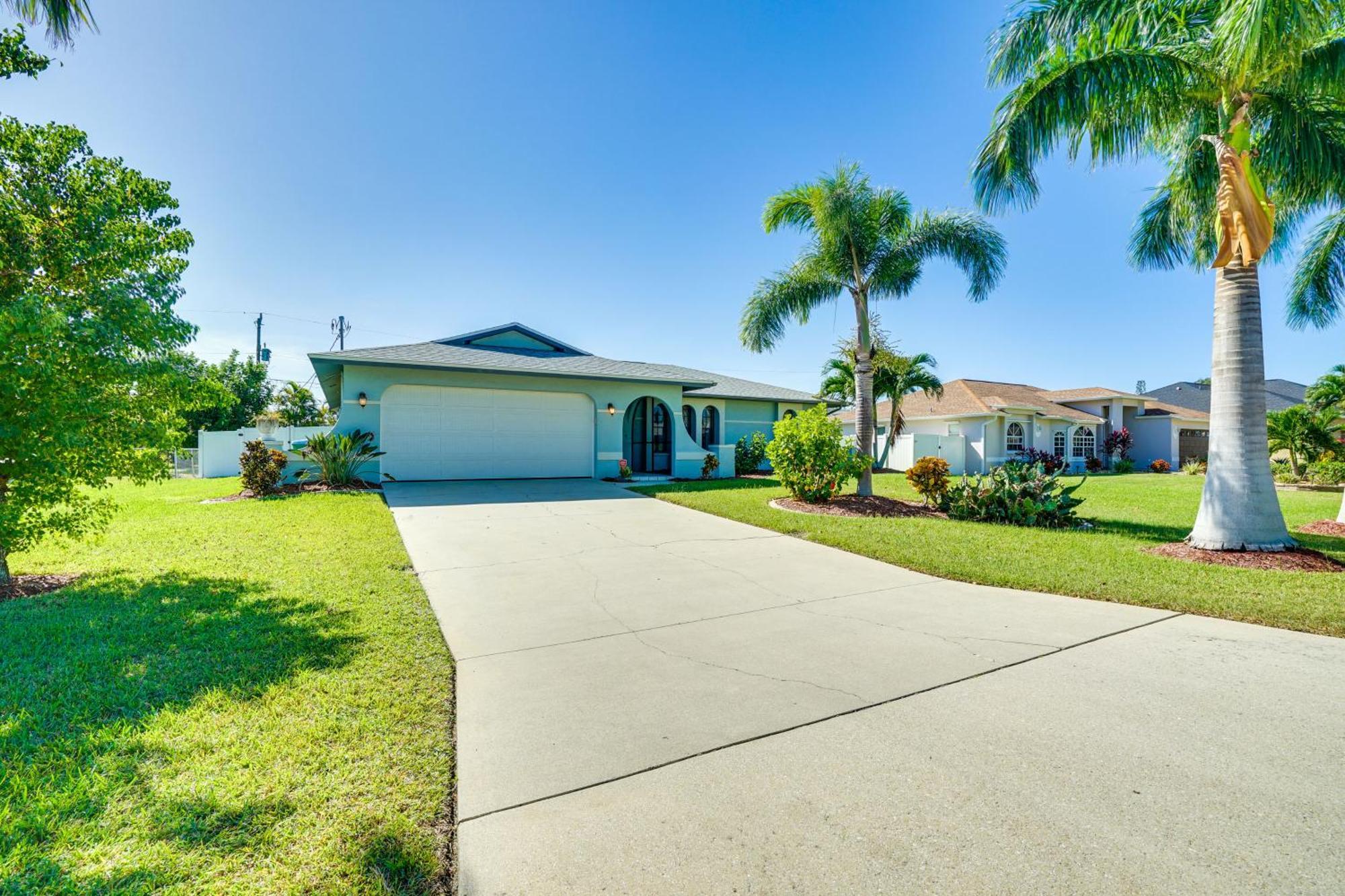 Modern With Peloton Bike And Grill In Cape Coral!