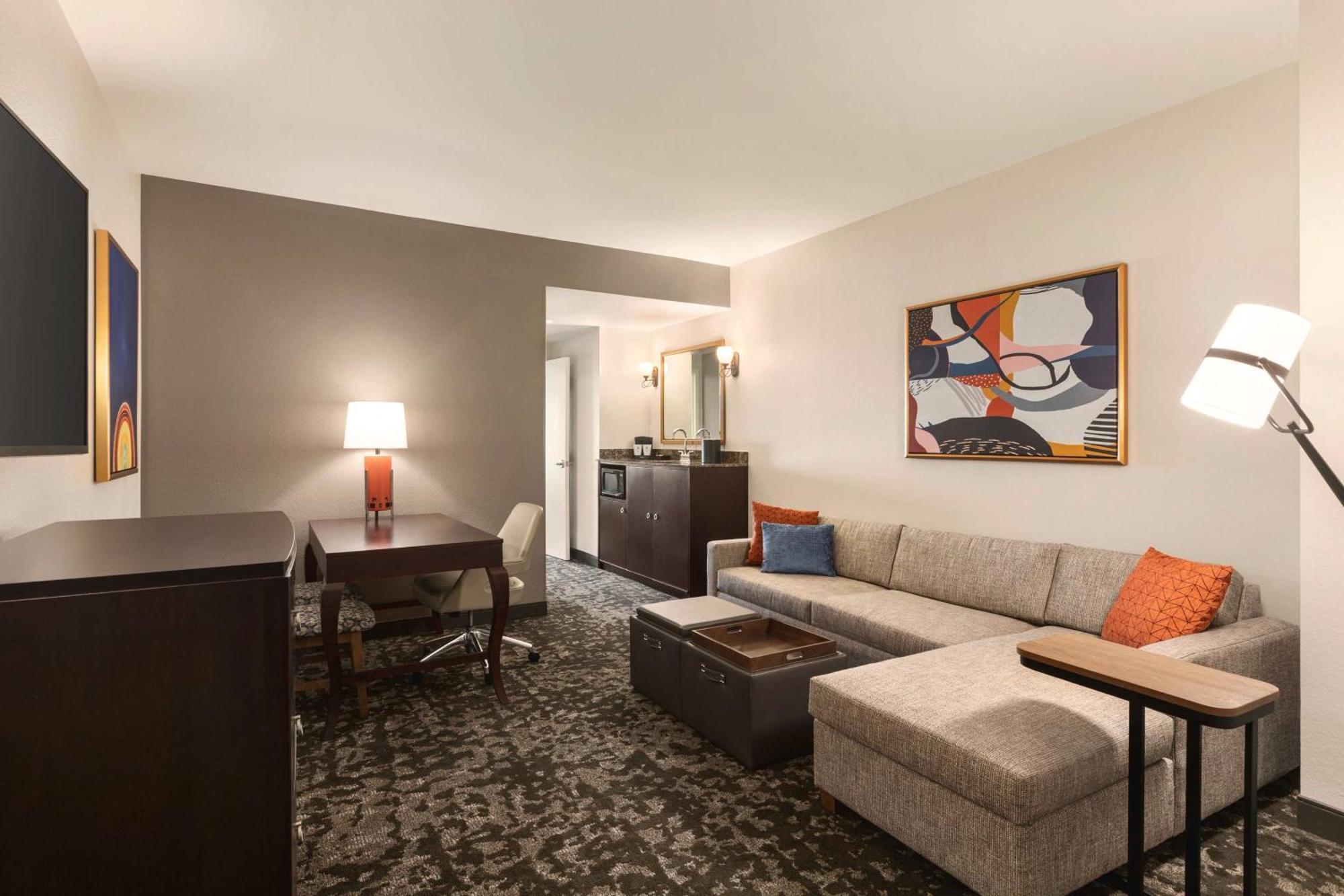Hotel Embassy By Hilton Orlando Buena Vista South 4*
