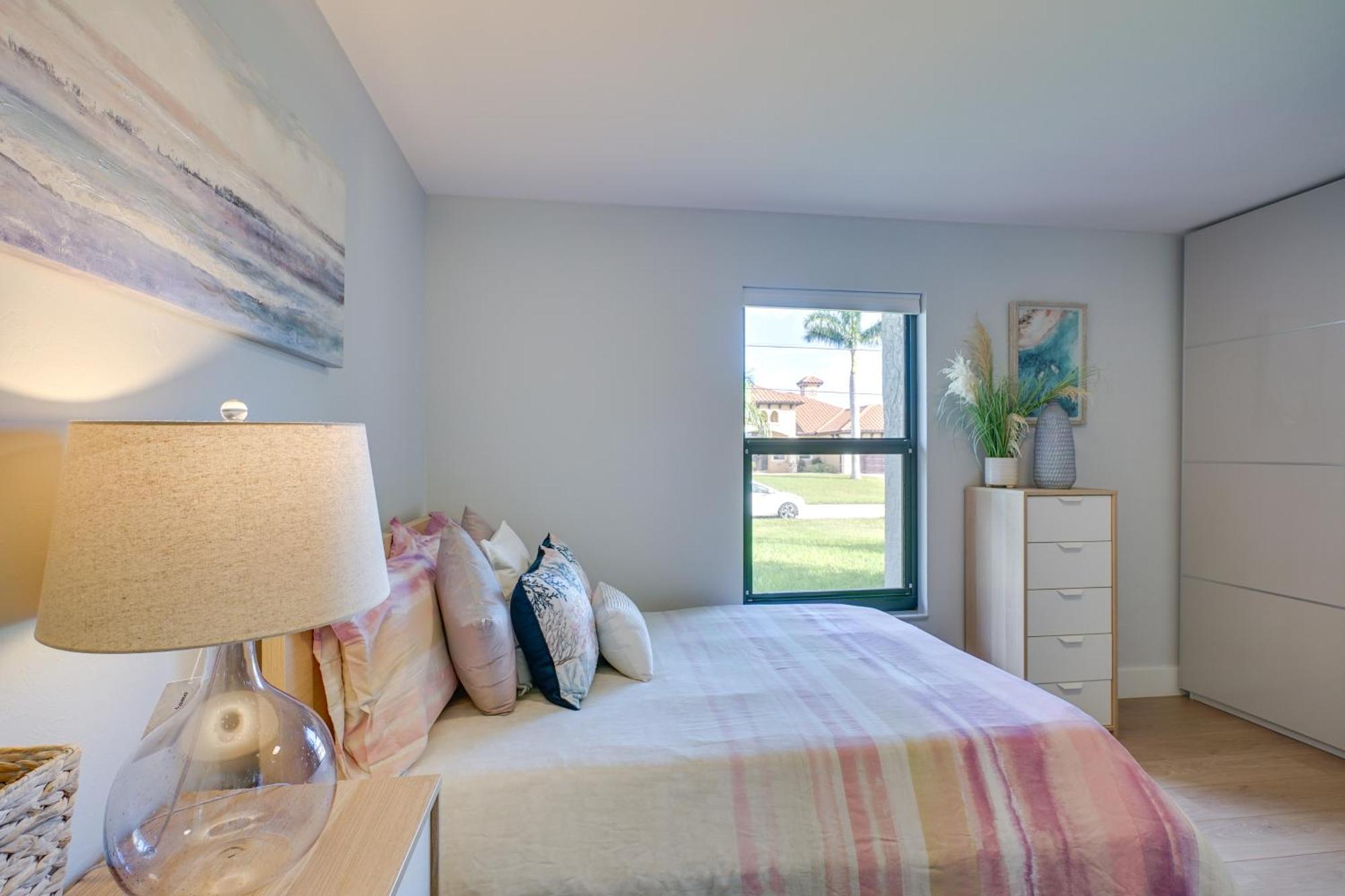 Updated Canalfront In With Pool * Cape Coral