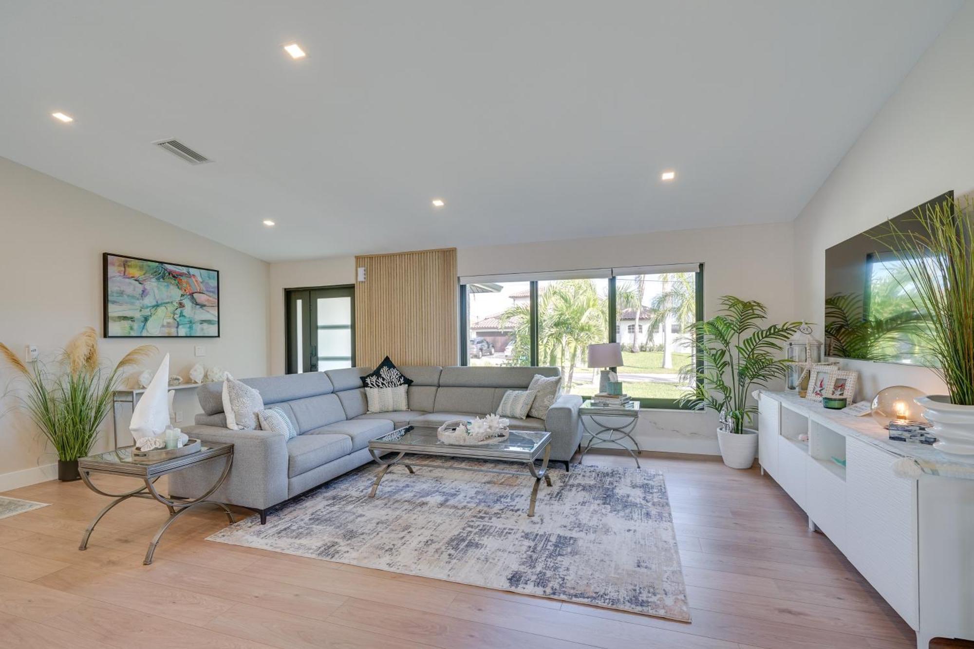 Holiday home Updated Canalfront In With Pool Cape Coral