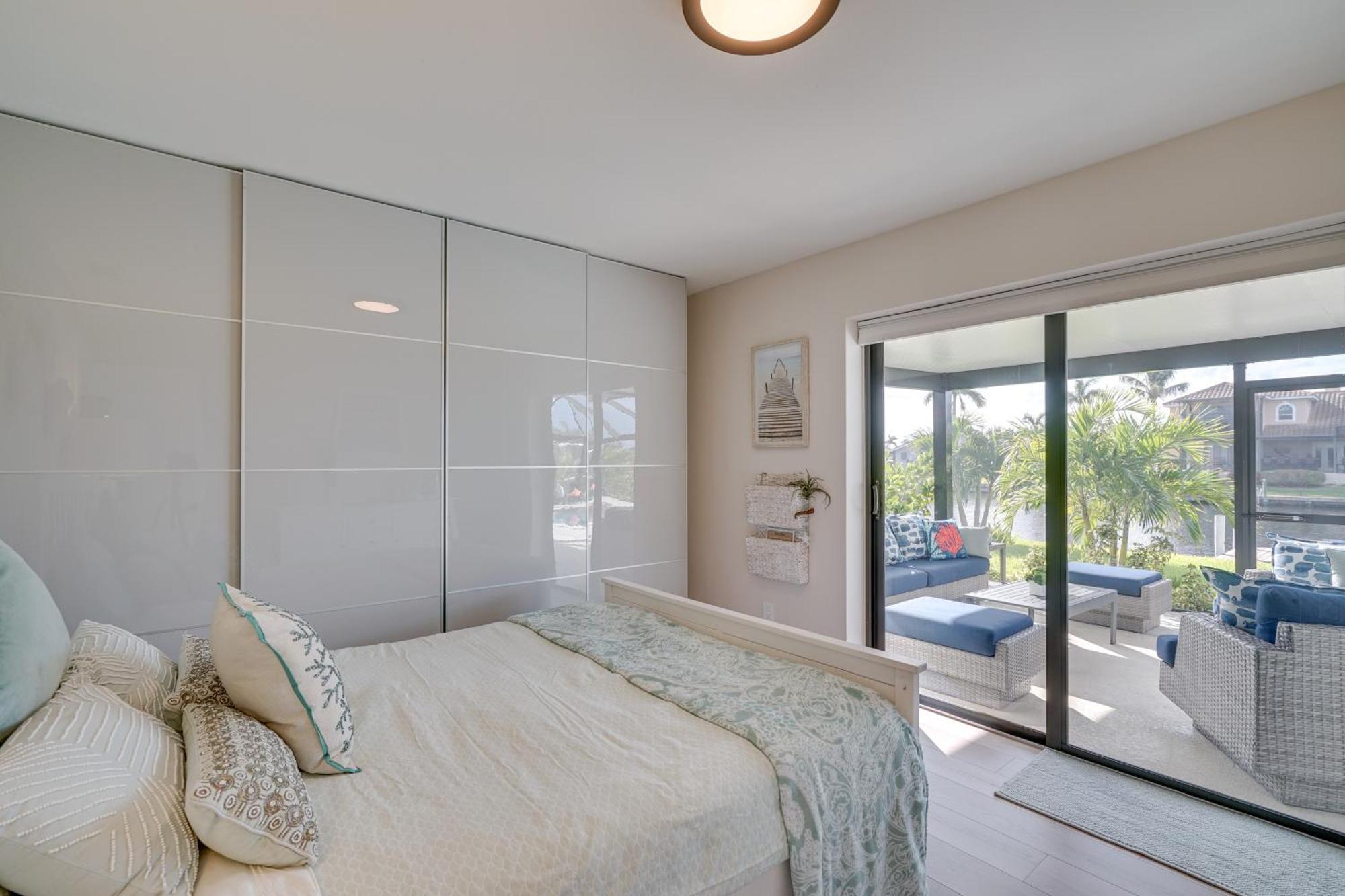 Updated Canalfront In With Pool Holiday home Cape Coral