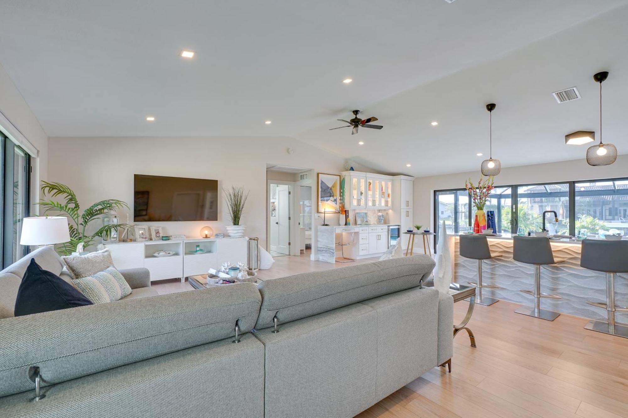 Updated Canalfront In With Pool Cape Coral