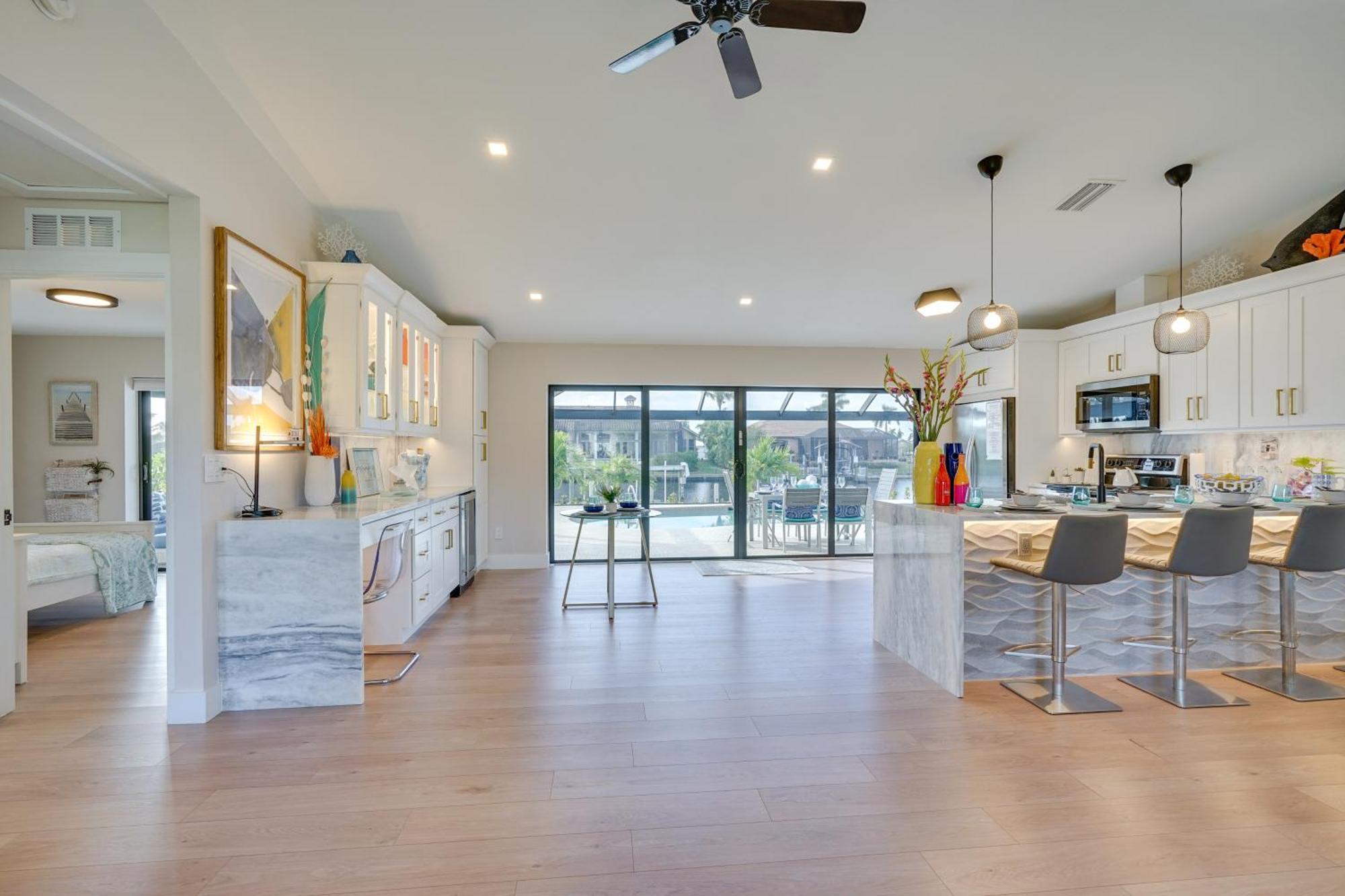 Updated Canalfront In With Pool Holiday home Cape Coral