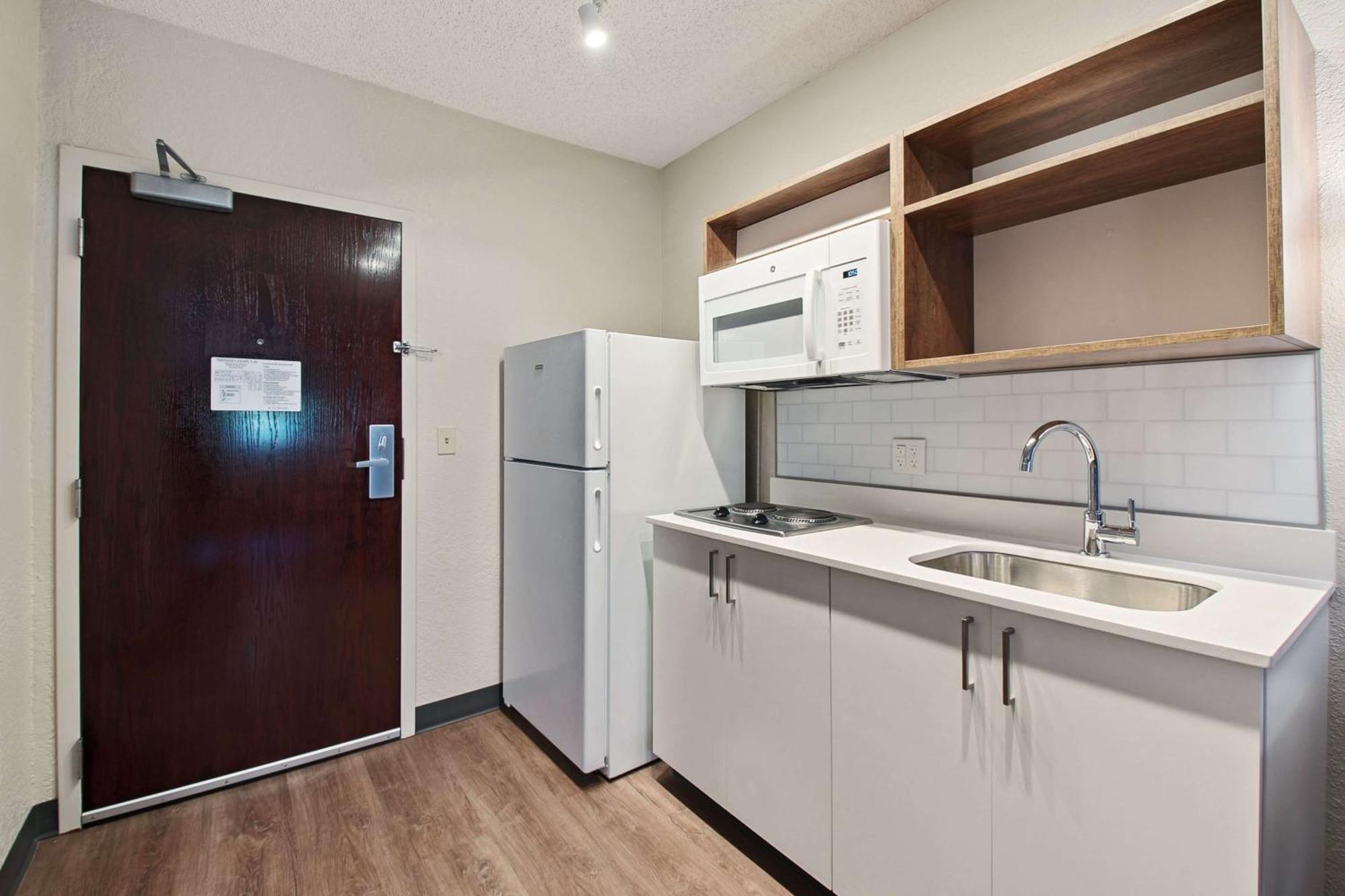 Extended America - Miami - Airport - Hotel 2*