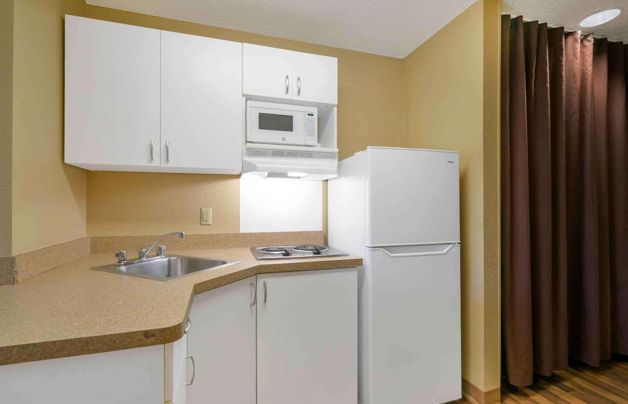 Extended America - - Airport - Spruce Street Tampa
