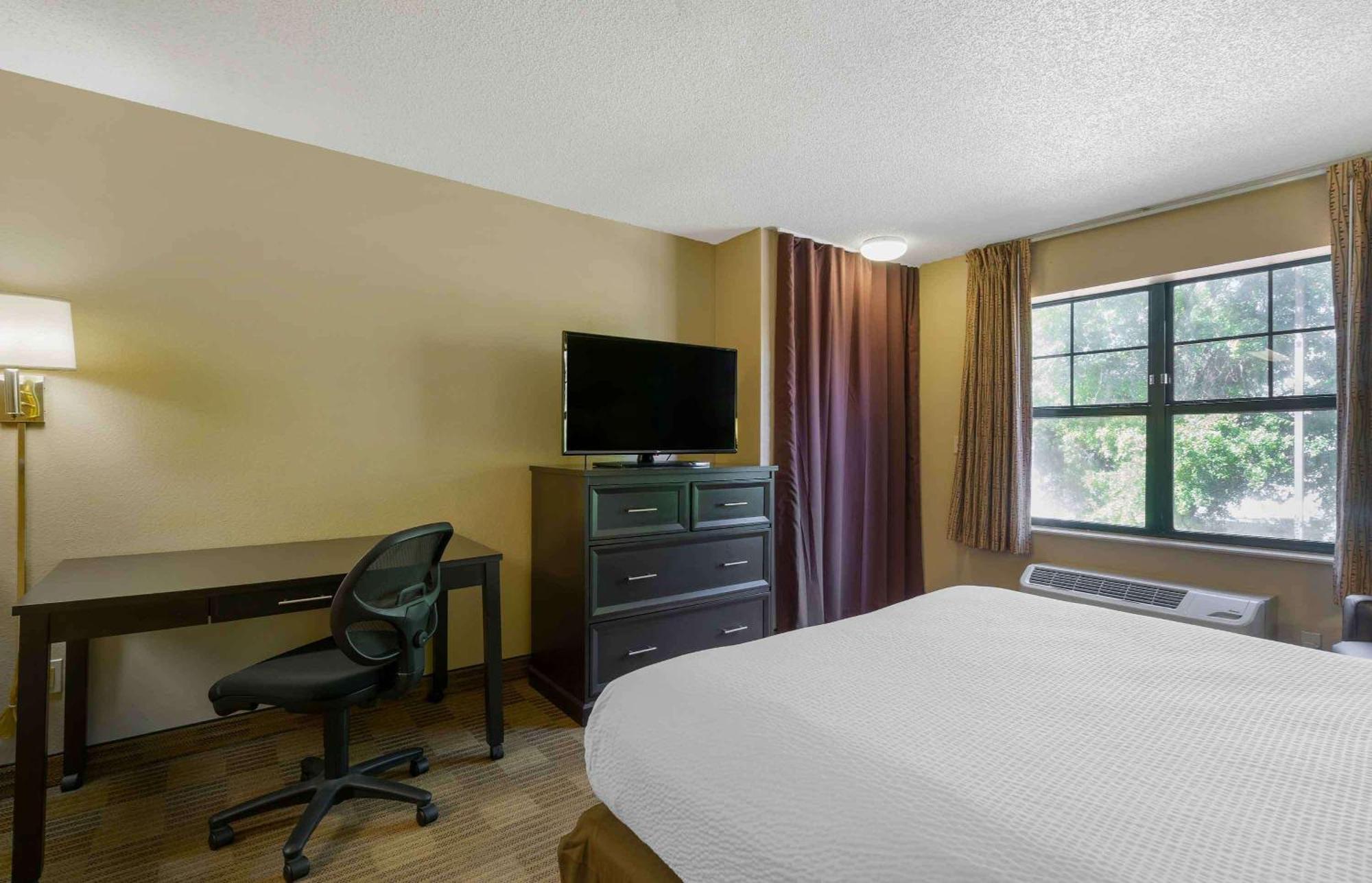 Extended America - - Airport - Spruce Street Hotel