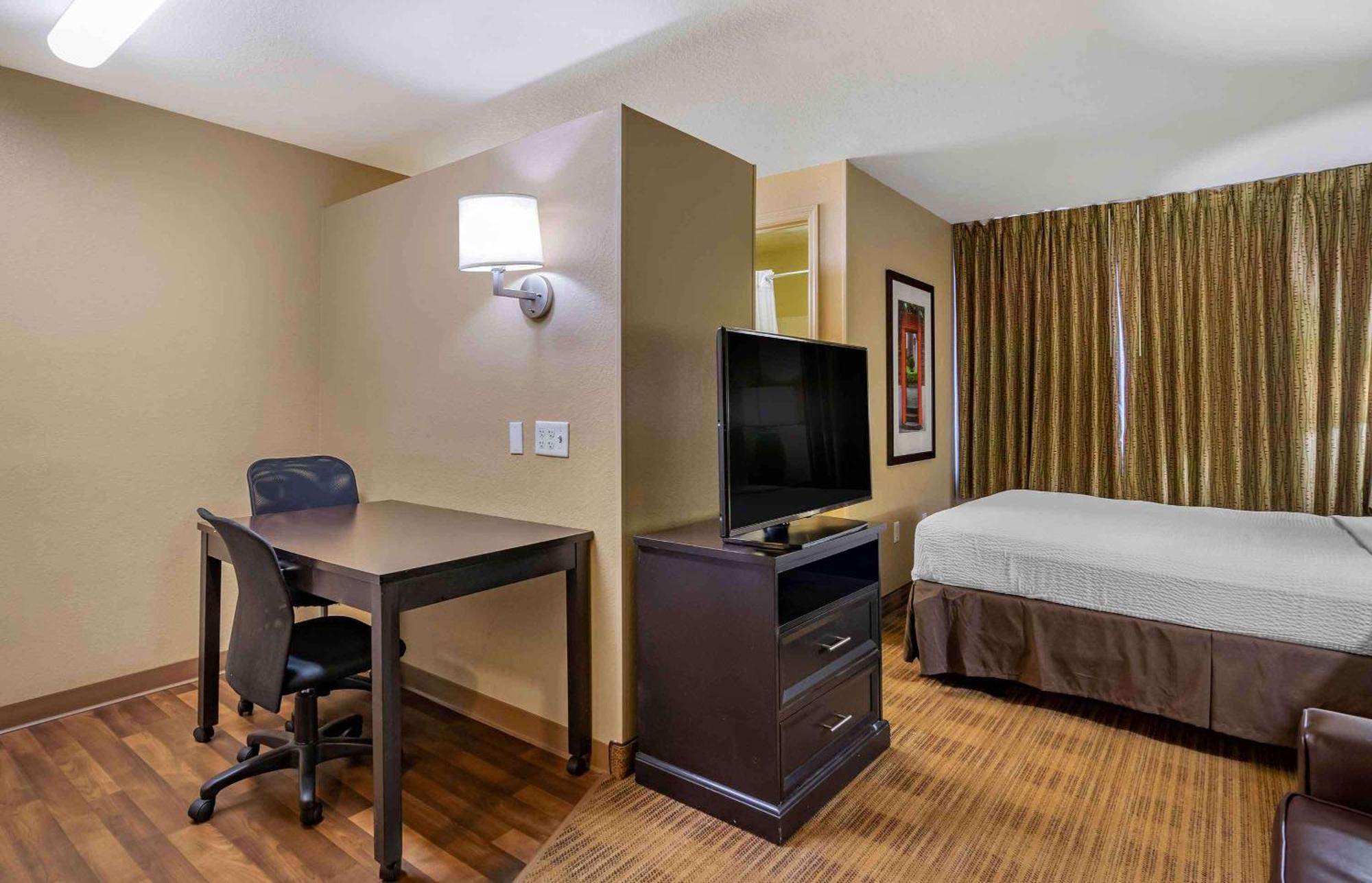 Extended America - - Airport - N Westshore Blvd Tampa