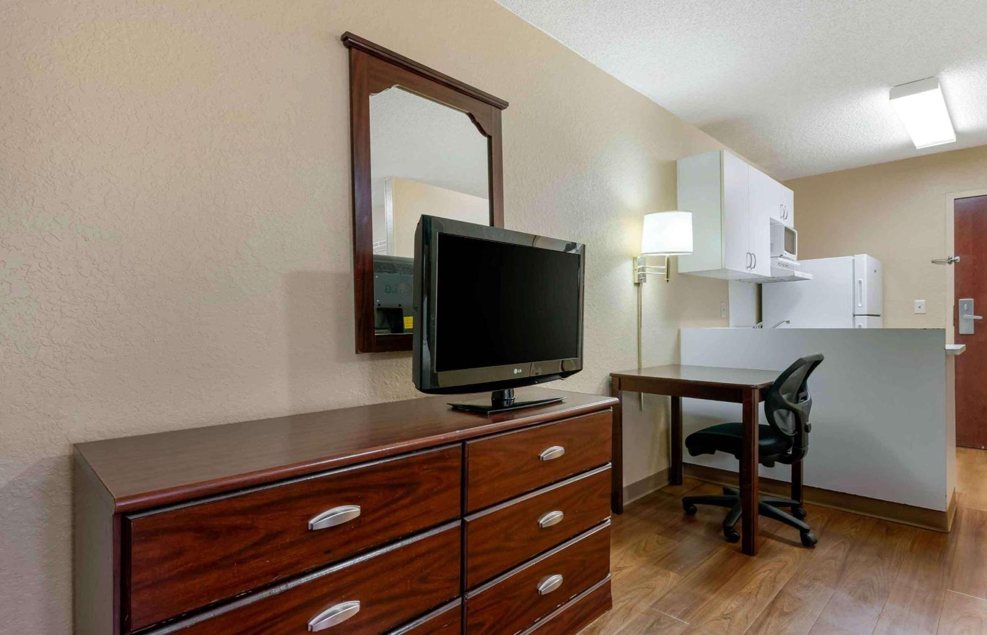 Extended America Select - - Lenoir Avenue East 2*