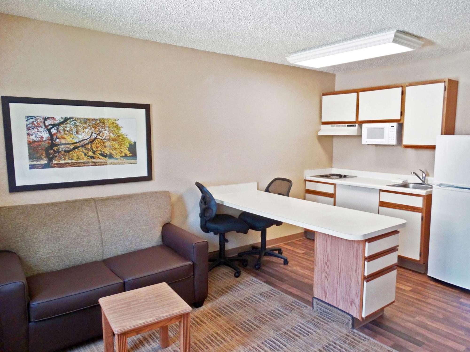 Extended America Select - Orlando - Mary - 1040 Greenwood Blvd Hotel