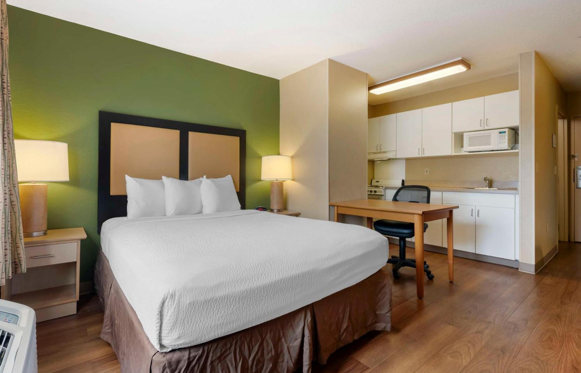 Extended America - - Airport 2* Melbourne