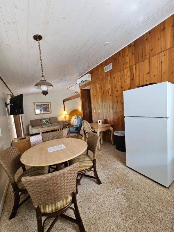 Tropical Marina & On Beresford Resort 3*