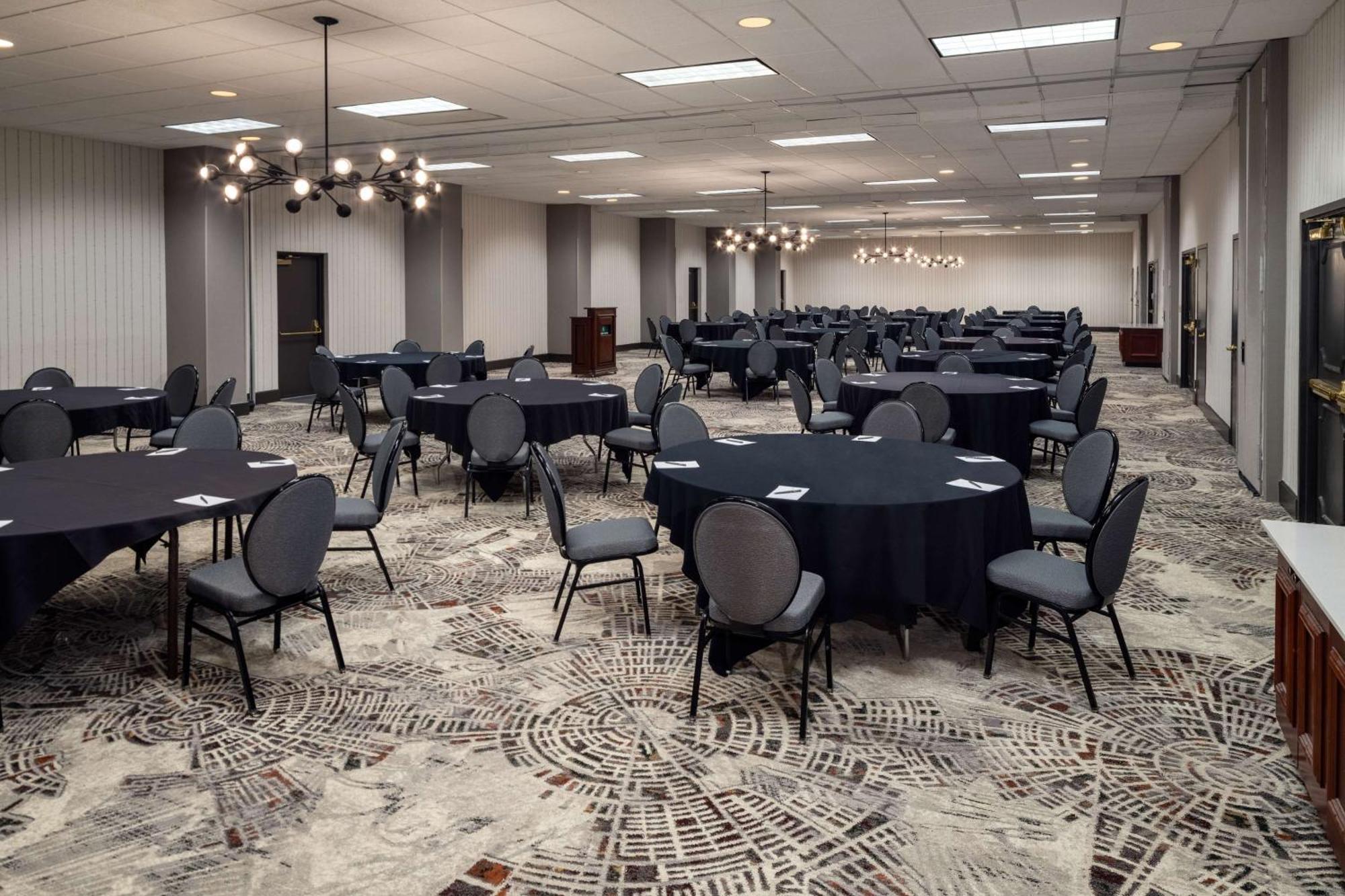 Hotel Embassy By Hilton Orlando North 3*
