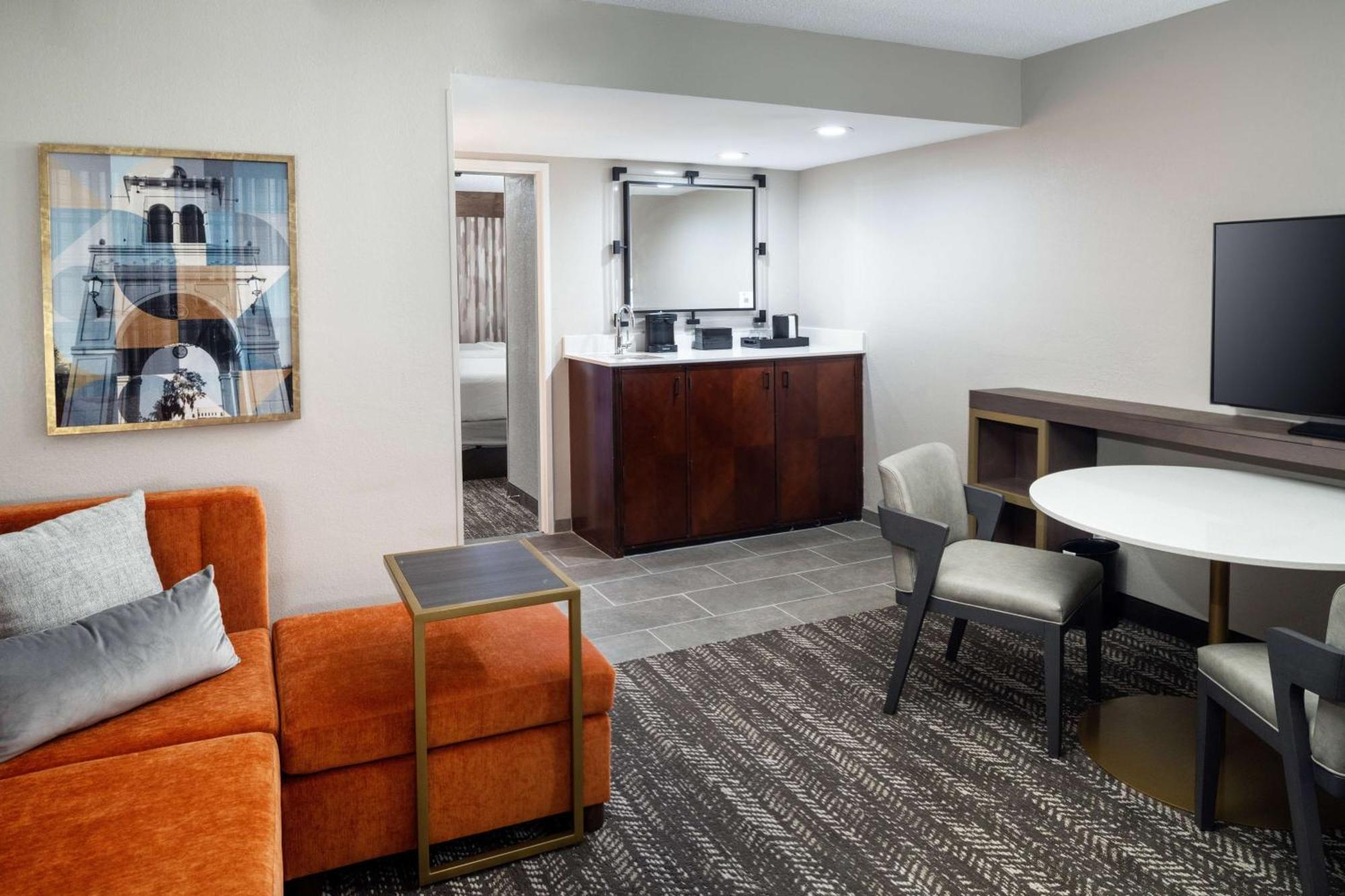 Embassy By Hilton Orlando North 3*